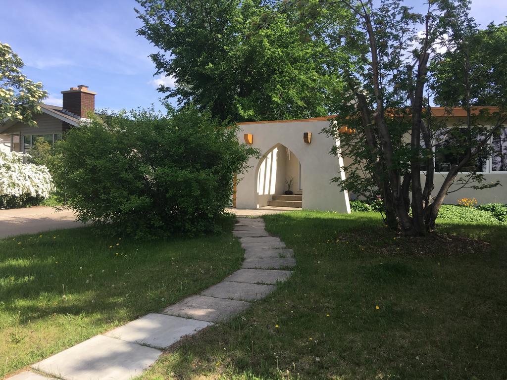 Mediterranean Edmonton B&B Dış mekan fotoğraf